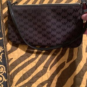 Designer NEW YORK & Company!! Black little clutch